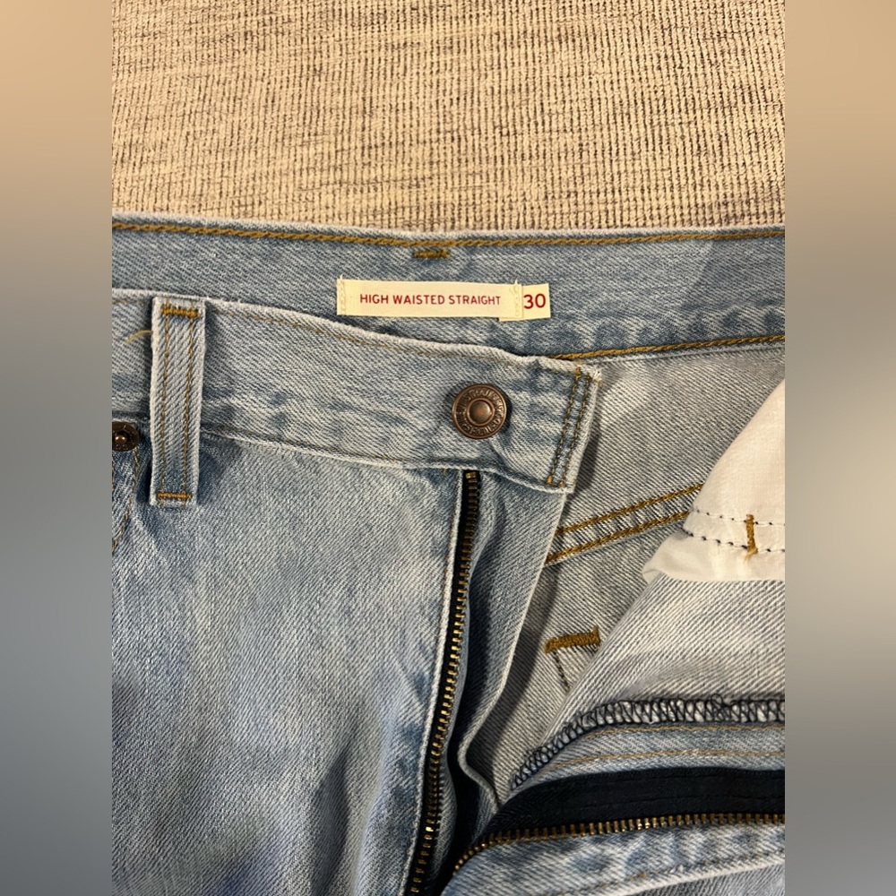 NWOT Levi’s straight leg light wash jeans